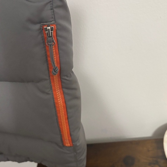 Eddie Bauer Men's Black and Gray Vest with Orange Accents - Picture 5 of 6